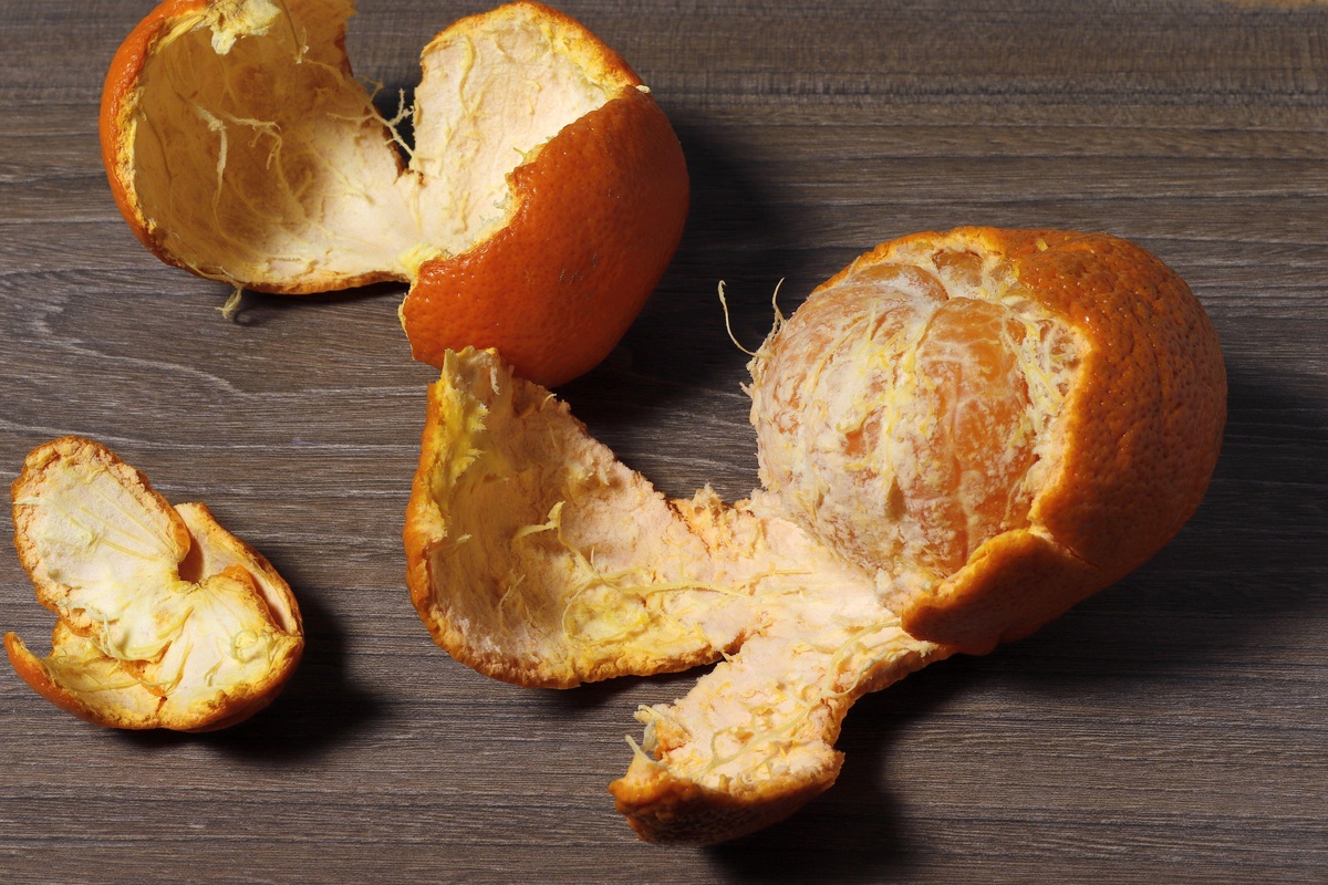     Для чего мандариновые корки заливают уксусом: гениальный лайфхак для хозяек