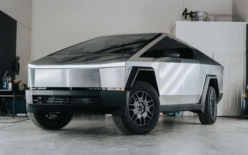    Tesla Cybertruck