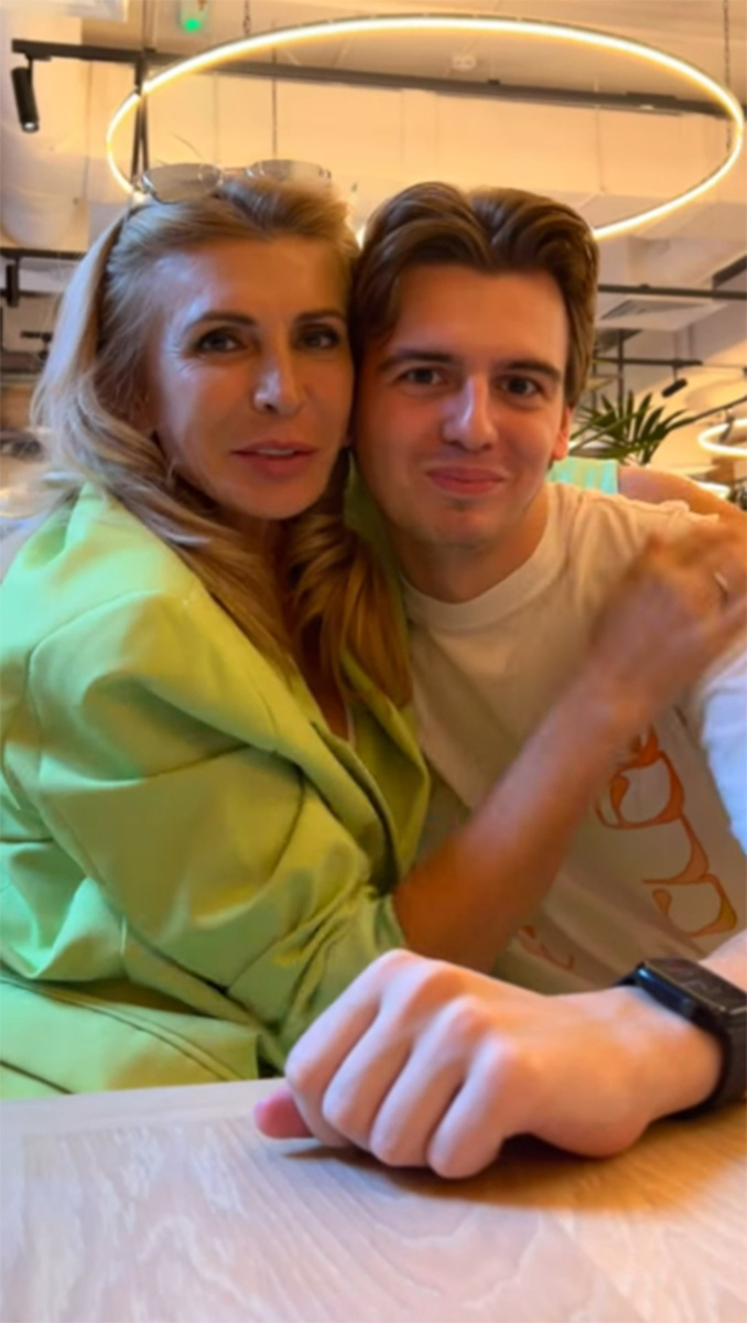 Ирина Агибалова с сыном Олегом. Фото: соцсети Ирины Агибаловой