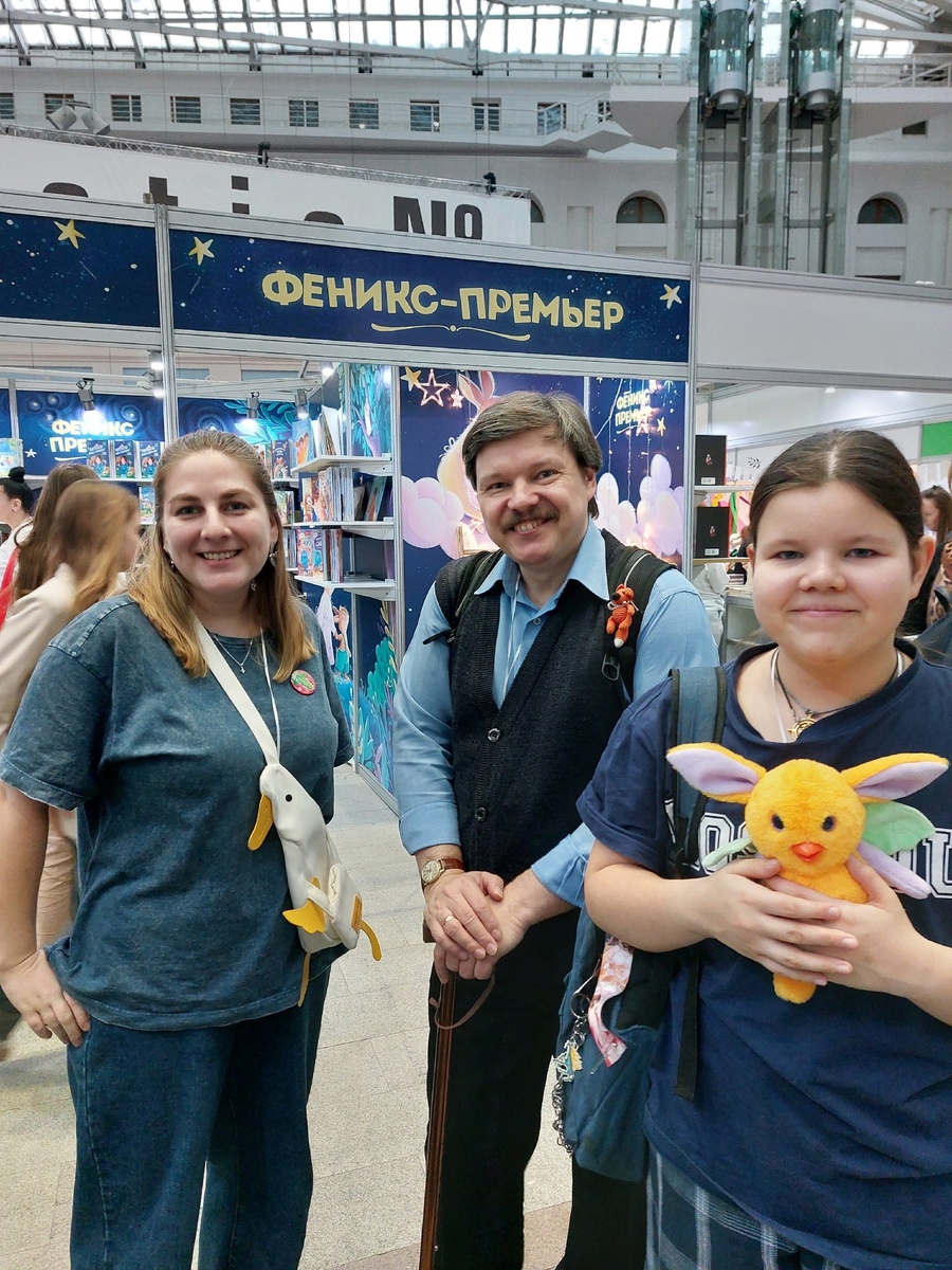 Редактор издательства Мария Прилуцкая, Дмитрий Гасин с дочкой.