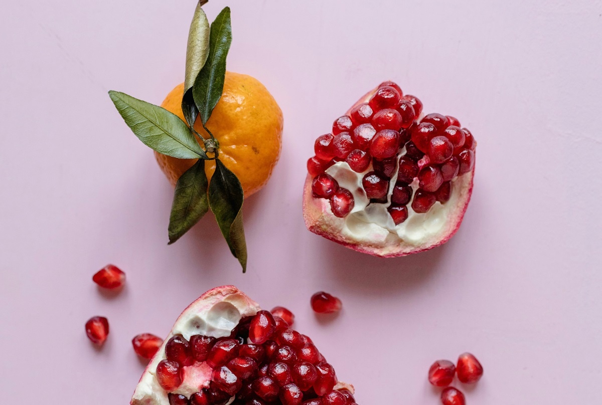 Гранат богат полезными веществами.  Фото: Фото: unsplash.com