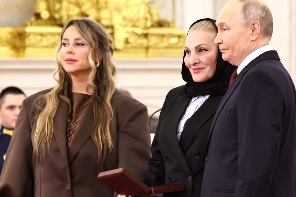    Путин передал «Золотую Звезду» родным Героя России Магомеда Исбакиева