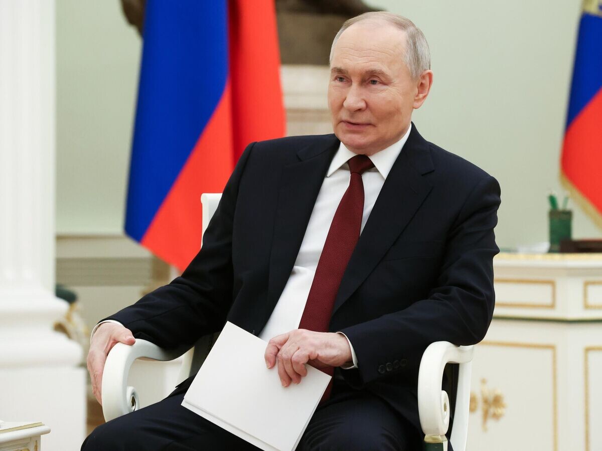    Президент России Владимир Путин проводит встречу с председателями парламентов государств – членов ОДКБ© РИА Новости / POOL