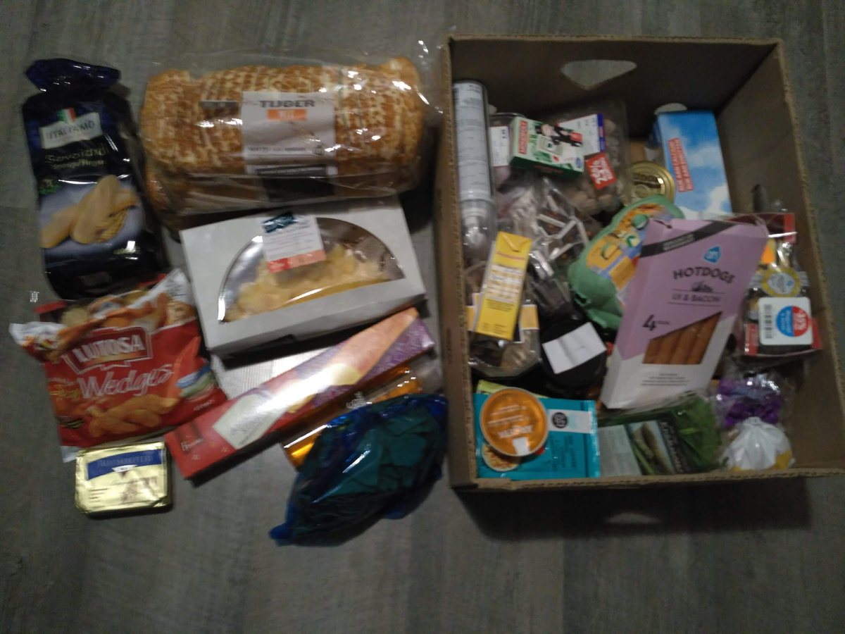 вот такую коробку мы получили в прошлом месяце