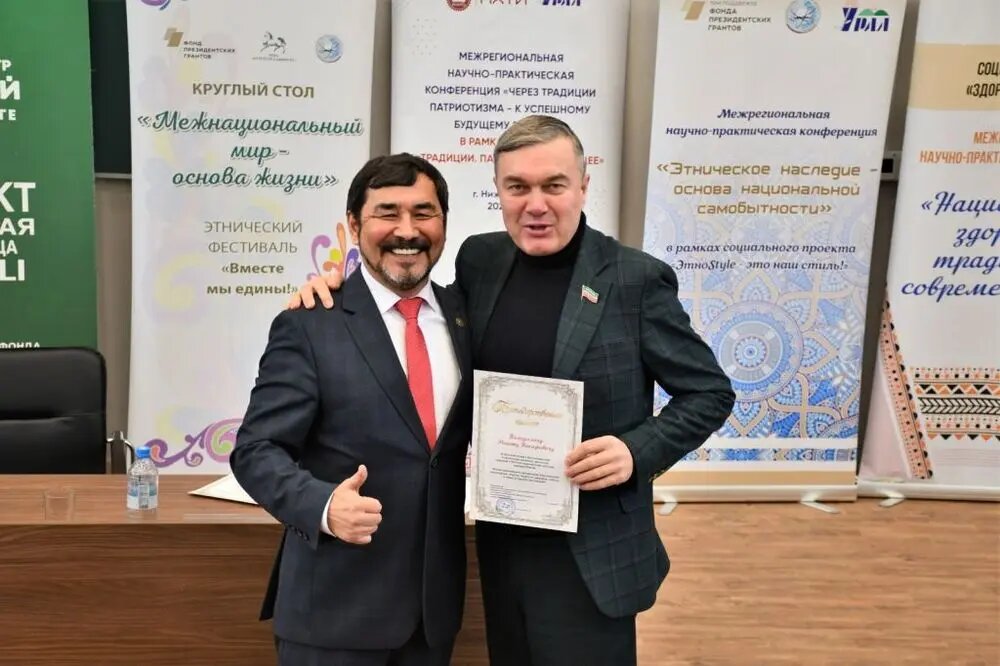    Гали Хасанов (слева) // Фото: addnt.ru