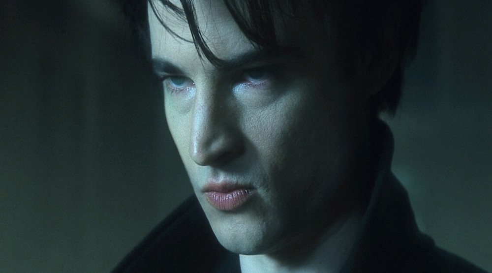     Кадр из 1 сезона сериала «Песочный человек» (2022)