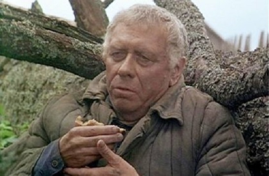 Анатолий Папанов в роли политссыльного Копалыча. 