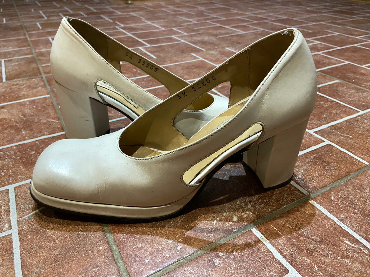 Прикольные туфли, даже с каким-то номерами