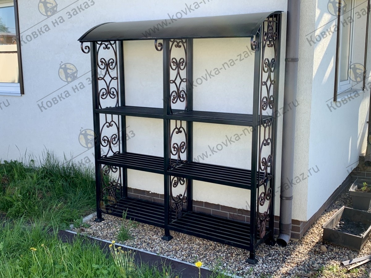 Два примера дровников и поленниц из металла из нашего каталога