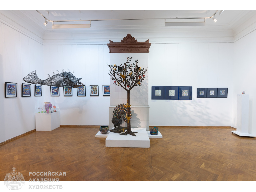 Фрагмент экспозиции академического выставочного проекта «Зимние грёзы» в МВК РАХ (Москва, Пречистенка, 19. Фото: Виктор Берёзкин. пресс-служба РАХ. 2024.