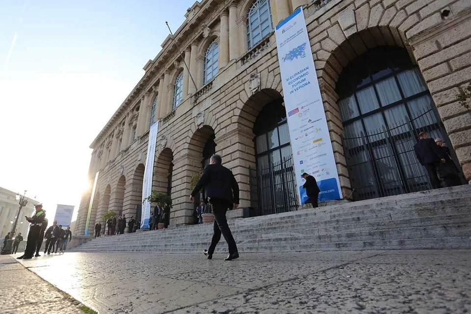 До 2022 года Форум традиционно ежегодно проходил в Вероне, в Дворце Гвардии. 