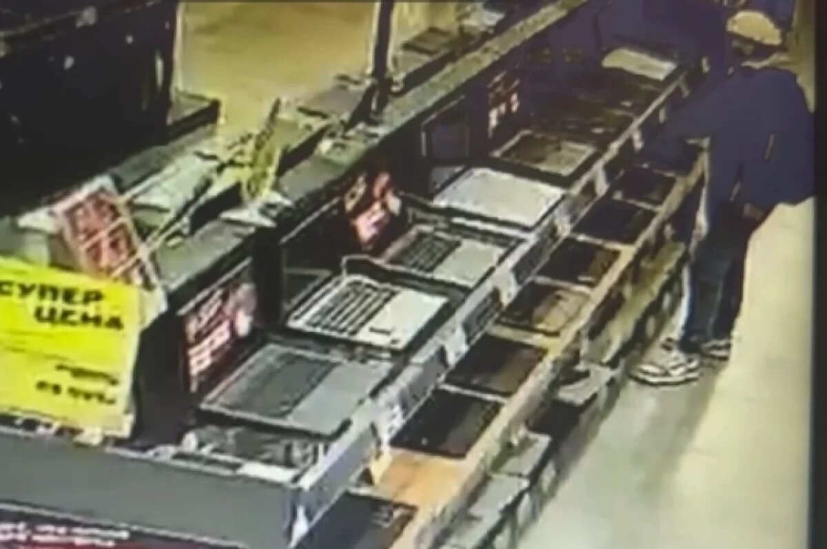    В Тверской области из магазина вынесли ноутбук за 90 тысяч рублей