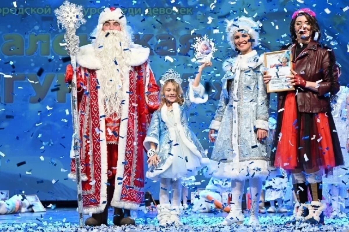    Маленькой Снегурочкой в этом году стала Виктория Федосеева.