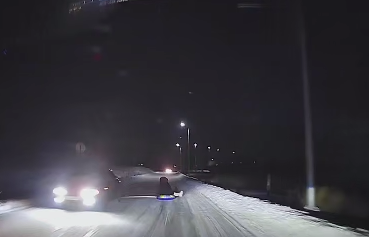     Красноярские полицейские рассказали подробности гибели девушки на плюшке