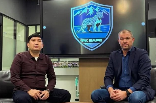 Александр Крестинин (справа) и Канимет Аралбаев. Фото пресс-службы ФК "Барс"