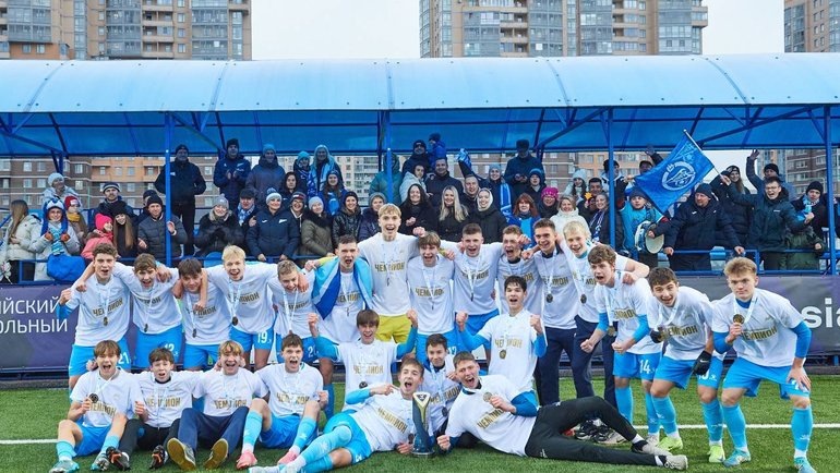    Игроки «Зенита» (2008) на награждении по итогу сезона.ЮФЛ