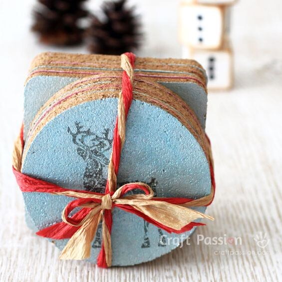    Новогодние подставки под кружки своими руками   
Источник: Joanne Loh