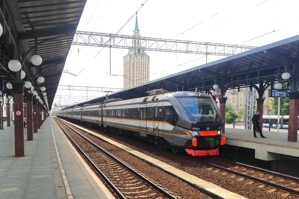 ЭП2ДМ - эти поезда прямо сейчас выпускаются массово.