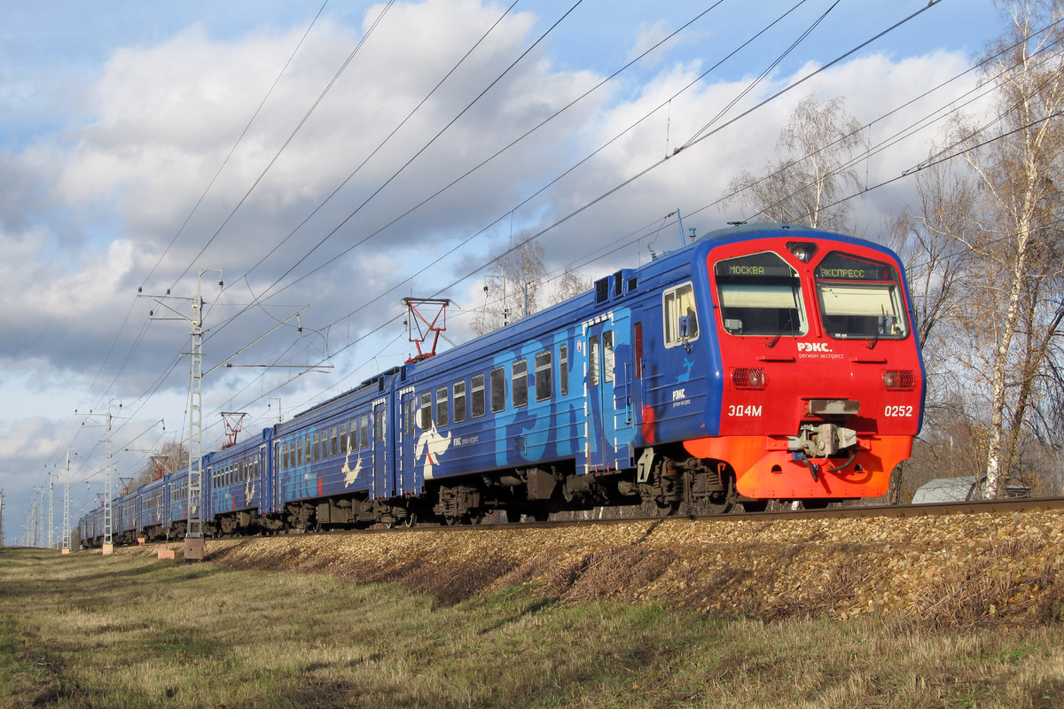 Москва - Лобня. Платформа Новодачная, 2012.