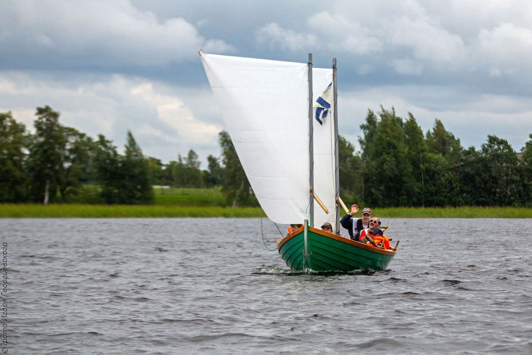Карбас «Пёхтарь» в Кижской регате. Фото Арктического музея лодки