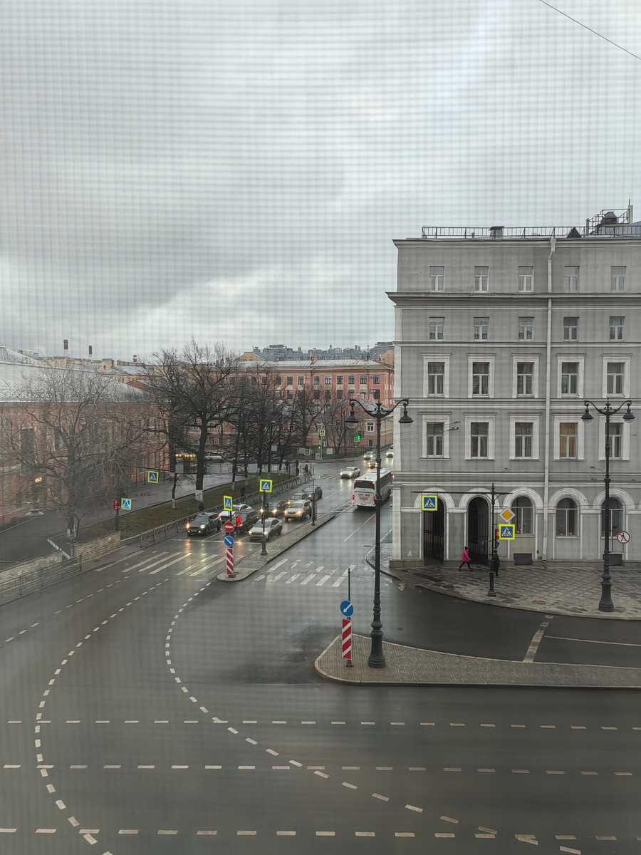 Вид из окна отеля в Питере