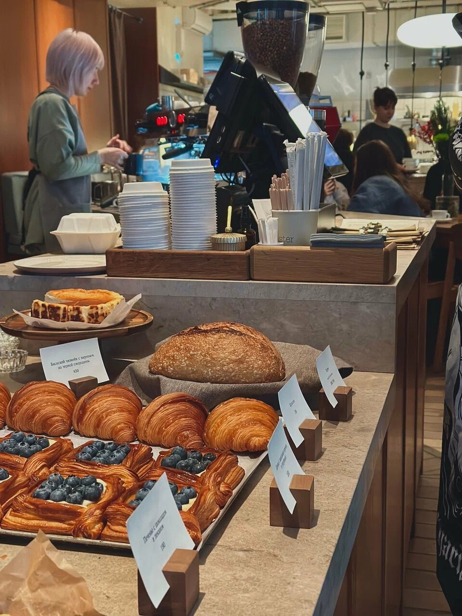 За булочками с ягодами лучше приходить пораньше, после обеда их обычно не остаётся. Фото: Анастасия / Яндекс Карты