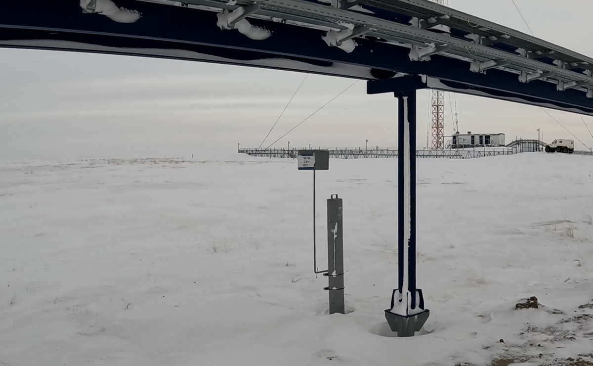 В РФ "вечная мерзлота" занимает почти 65% территории, что требует осоього подхода при строительстве в этих зонах зданий и соороужений