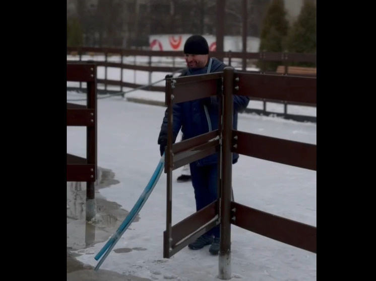     В парке «Солнечный» Старого Оскола заливают каток, фото: скриншот со страницы vk.com/achesnokov31