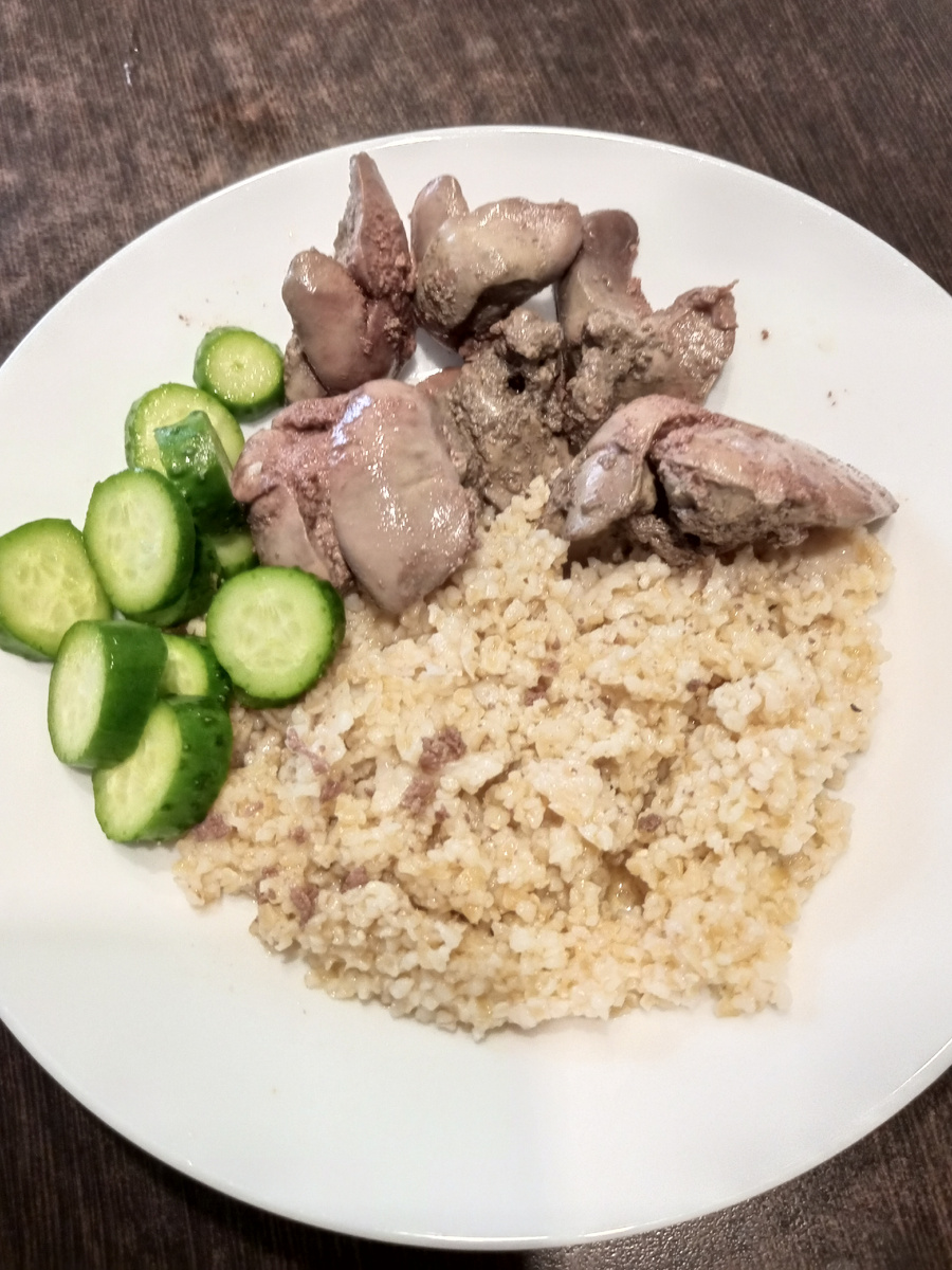 Печень курицы и пшеничная каша