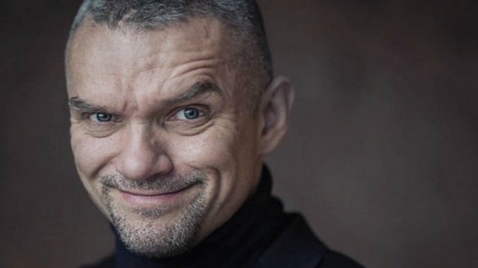 ...он явно заслуживает самого пристального внимания, ибо во всех смыслах является крайне неординарной личностью.