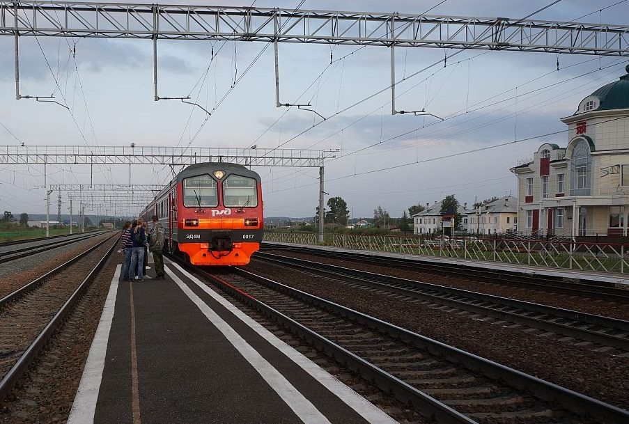 Электропоезд Мариинск - Тайга на станции Яя (фото из интернета)