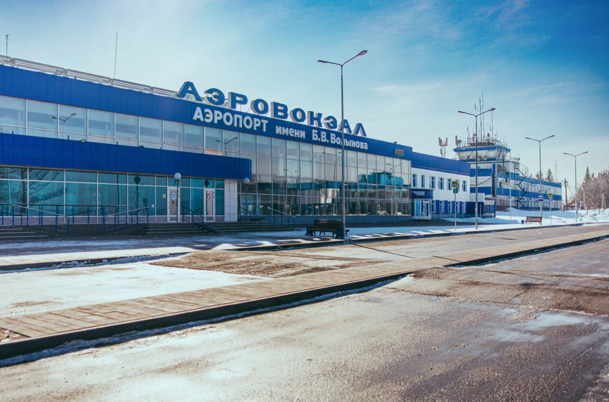 Новокузнецкий аэропорт имени Б. В. Волынова принимает прямые рейсы из Москвы, Иркутска, Екатеринбурга, Казани, Санкт-Петербурга, Сочи и Новосибирска. Фото: pphotows / Яндекс Карты