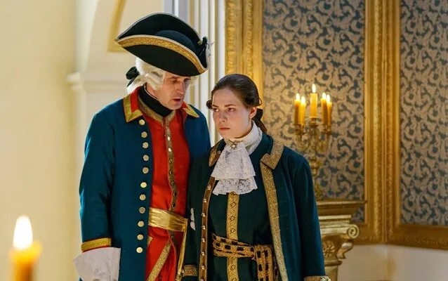 Григорий и Екатерина в день дворцового переворота (кадр из сериала "Великая") 