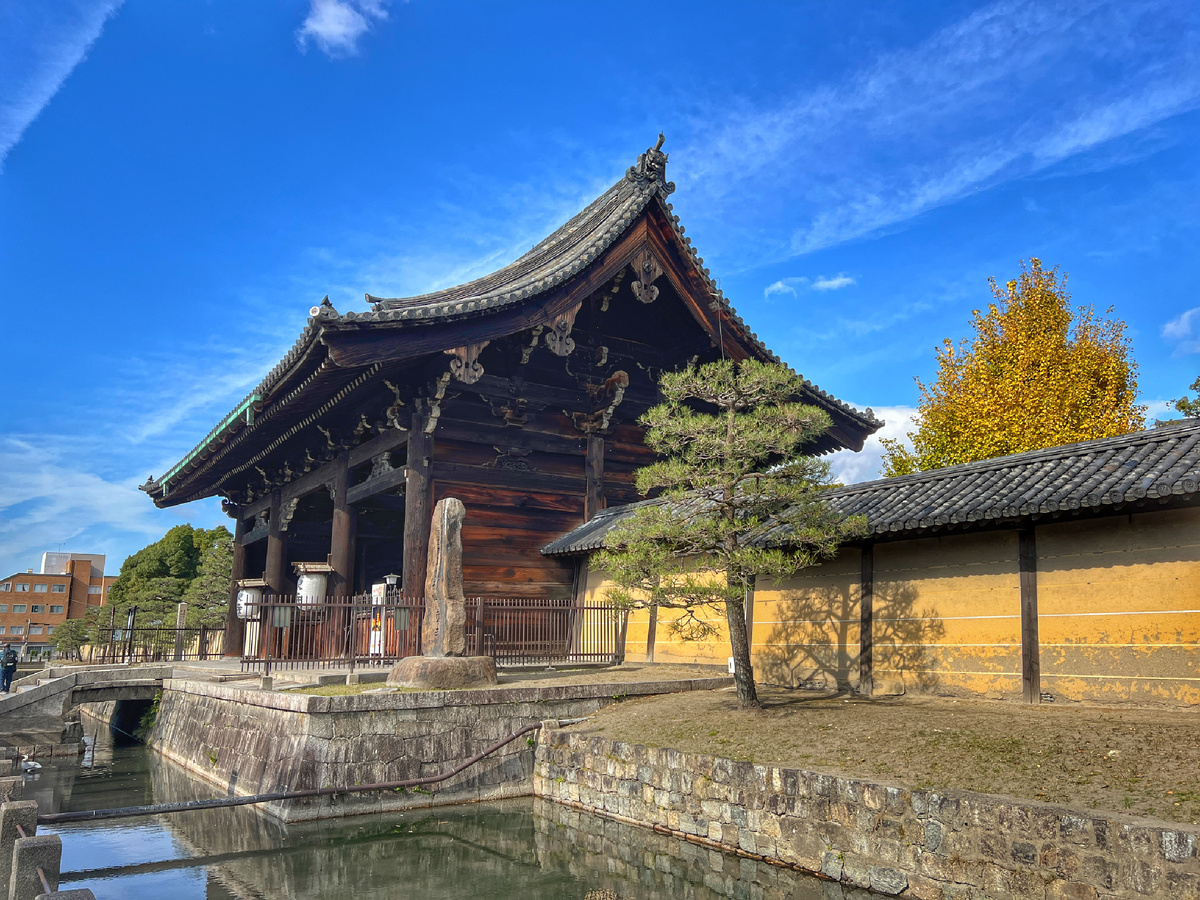 Ров и ворота замка Нидзё. Киото, Япония. Фото автора 