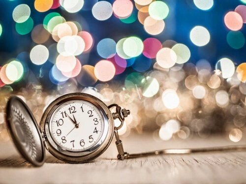 Переведем стрелки в будущее.