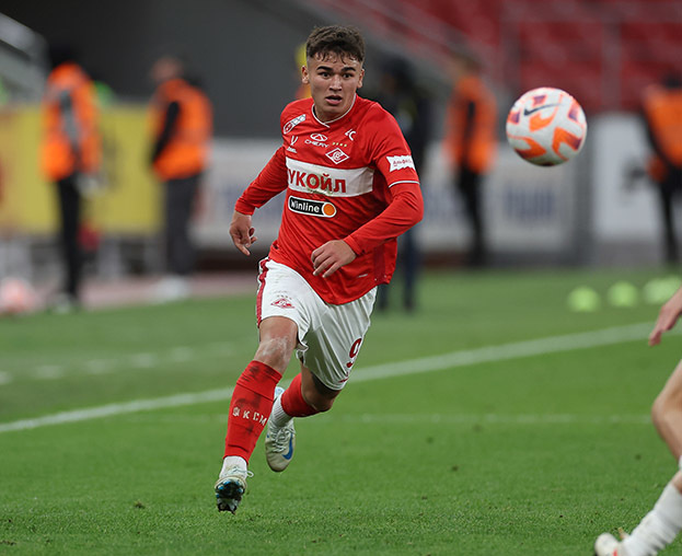    Нападающий «Спартака» Манфред Угальде.Александр Федоров