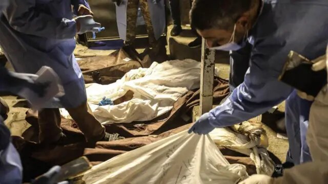 Группа гражданской обороны обнаружила тела с признаками насилия с больнице «Аль-Муджтахид» в ДамаскеАвтор фото,Izettin Kasim/Anadolu