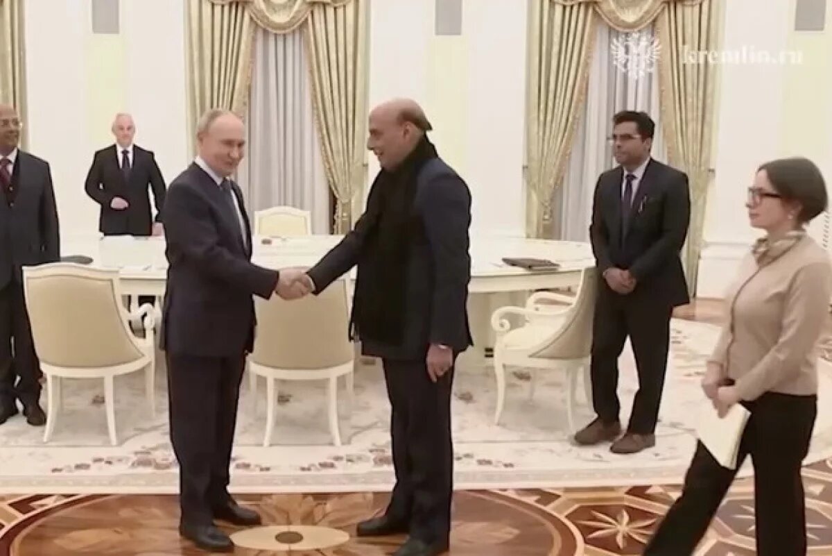    Путин в Кремле провел встречу с министром обороны Индии Раджнатхом Сингхом