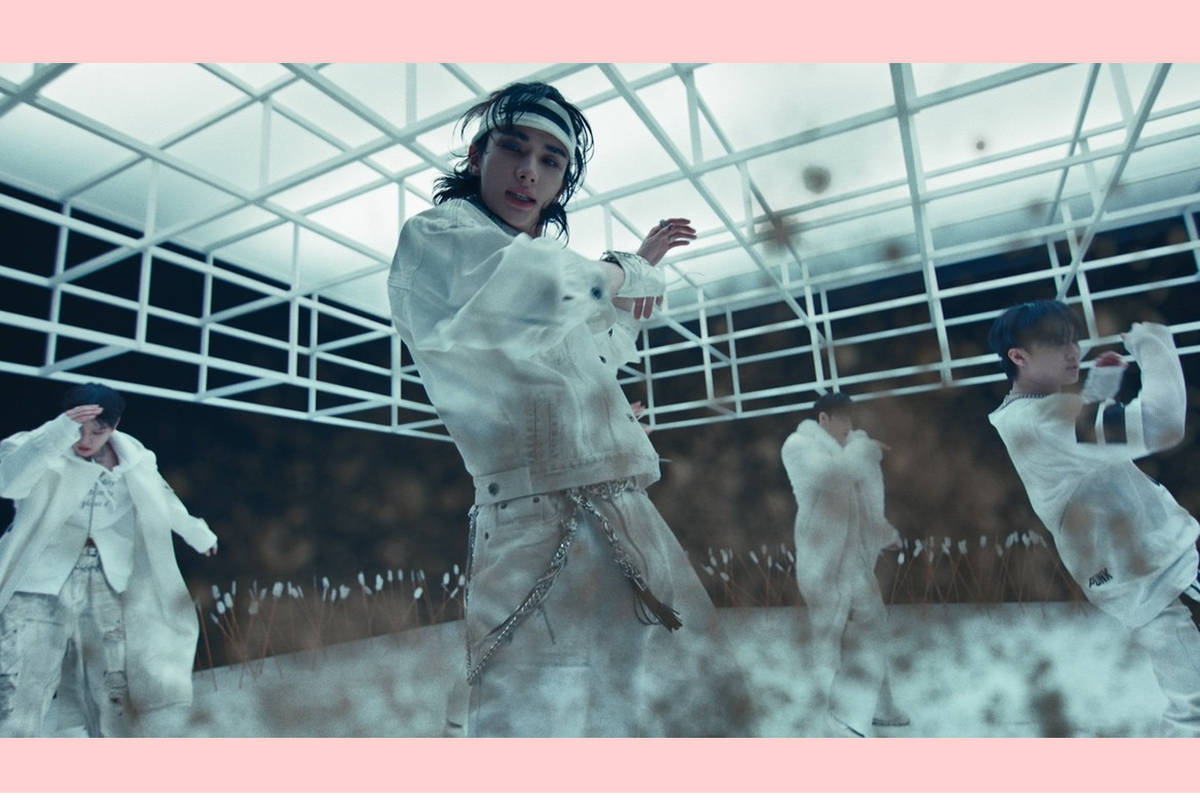     Stray Kids ходят по воде? Смотрим тизер трека Walkin' On Water из нового альбома HOP