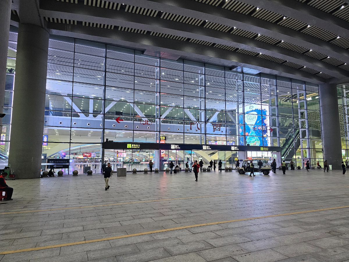 Рис.1 - Вход на вокзал Гуанчжоу южный (Guangzhounan)