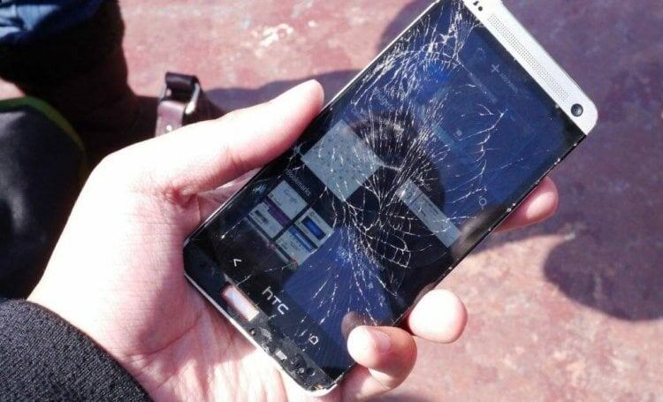    С защищенным смартфоном такого произойти не должно (вроде бы)