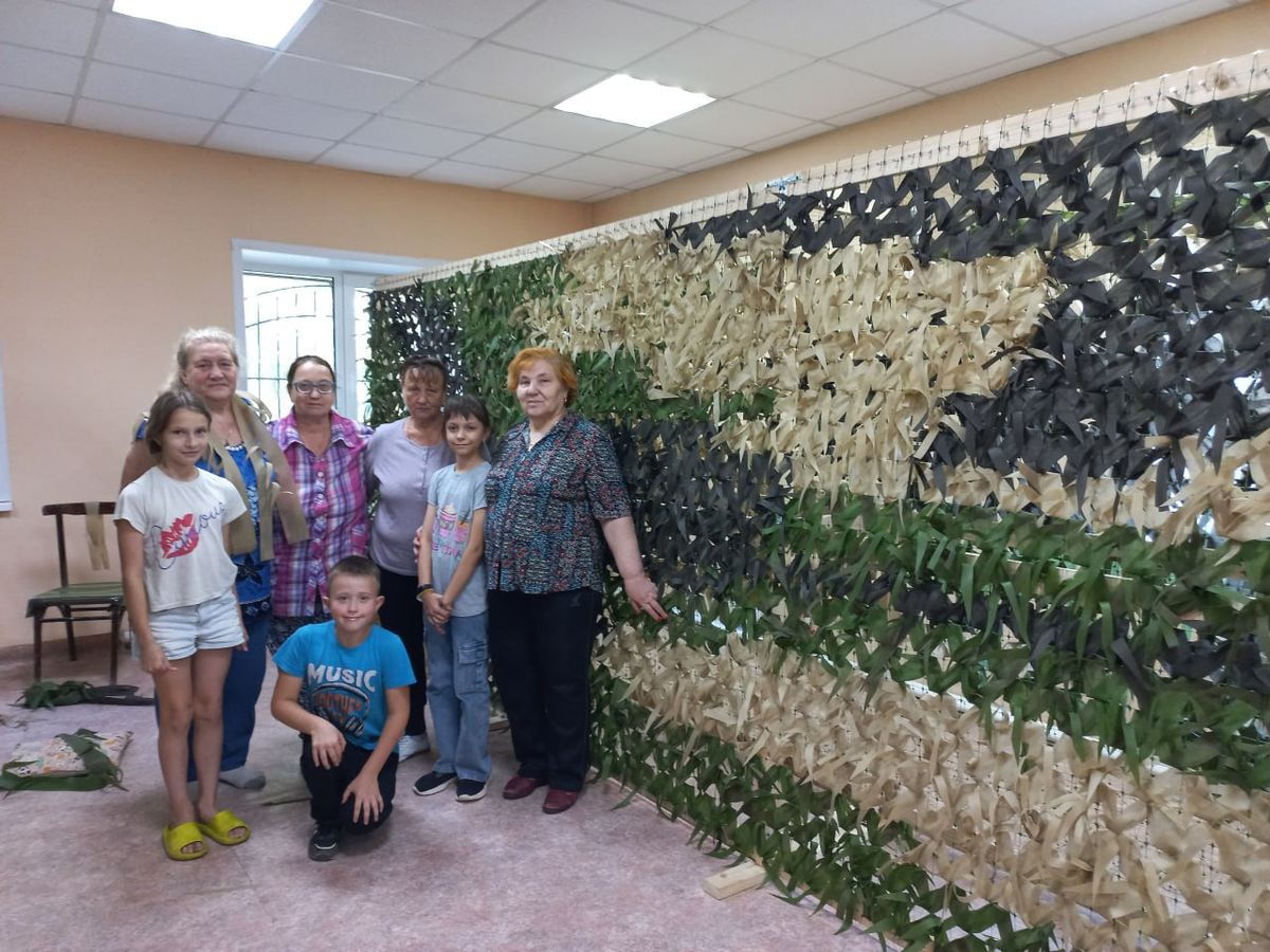 Неутомимые «паучки» Владислава Святобог, Галина Храмова, Валентина Матвейкина, Ксения  Суслова, Алиса Ижукина, Татьяна Усик, Святослав Логинов