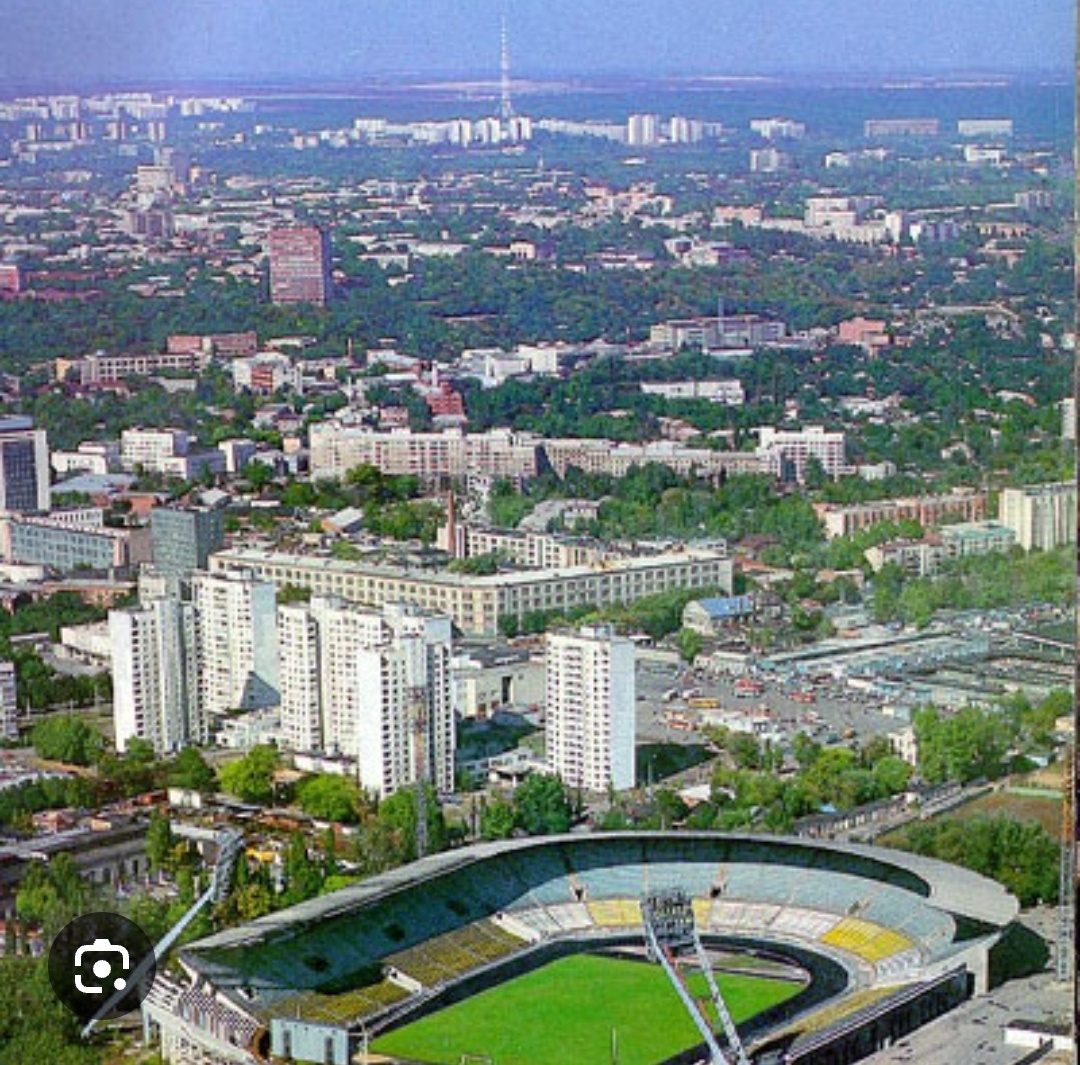 Стадион Металлист на фоне города Харьков. Фото из открытых источников.