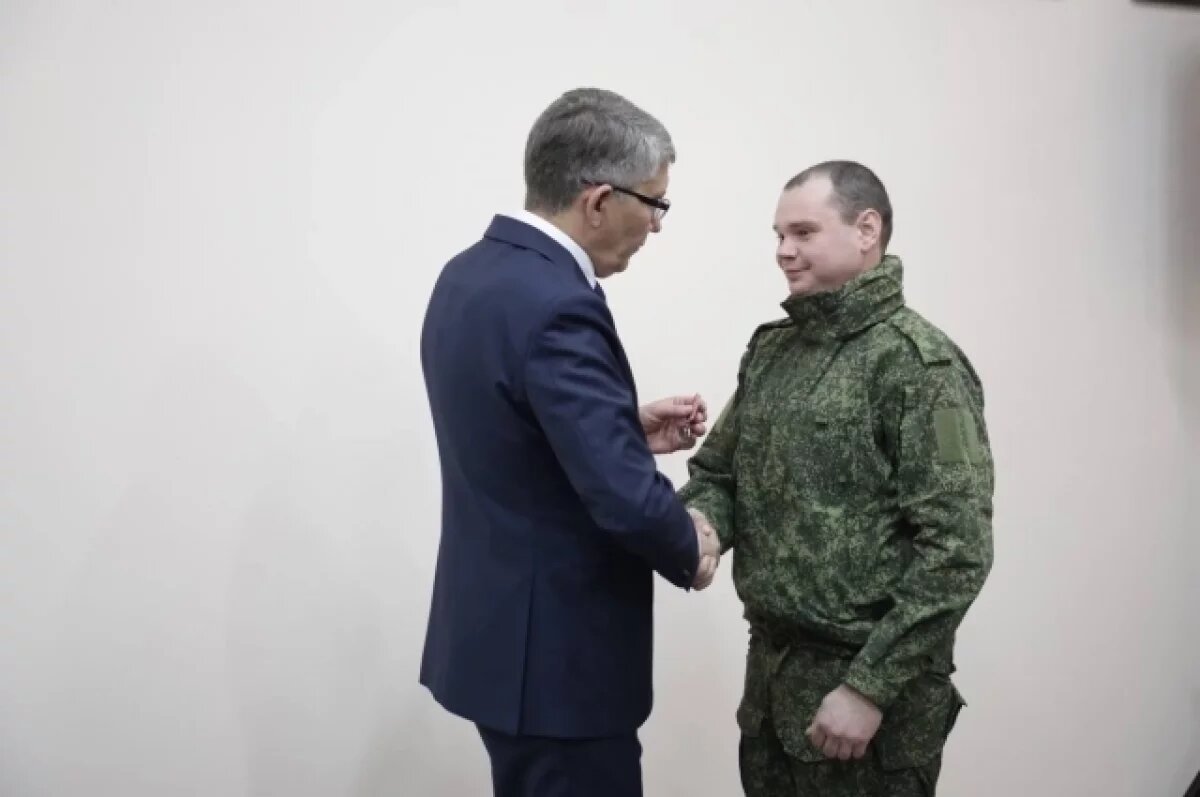    В Плавске двум участникам СВО вручили новые региональные медали