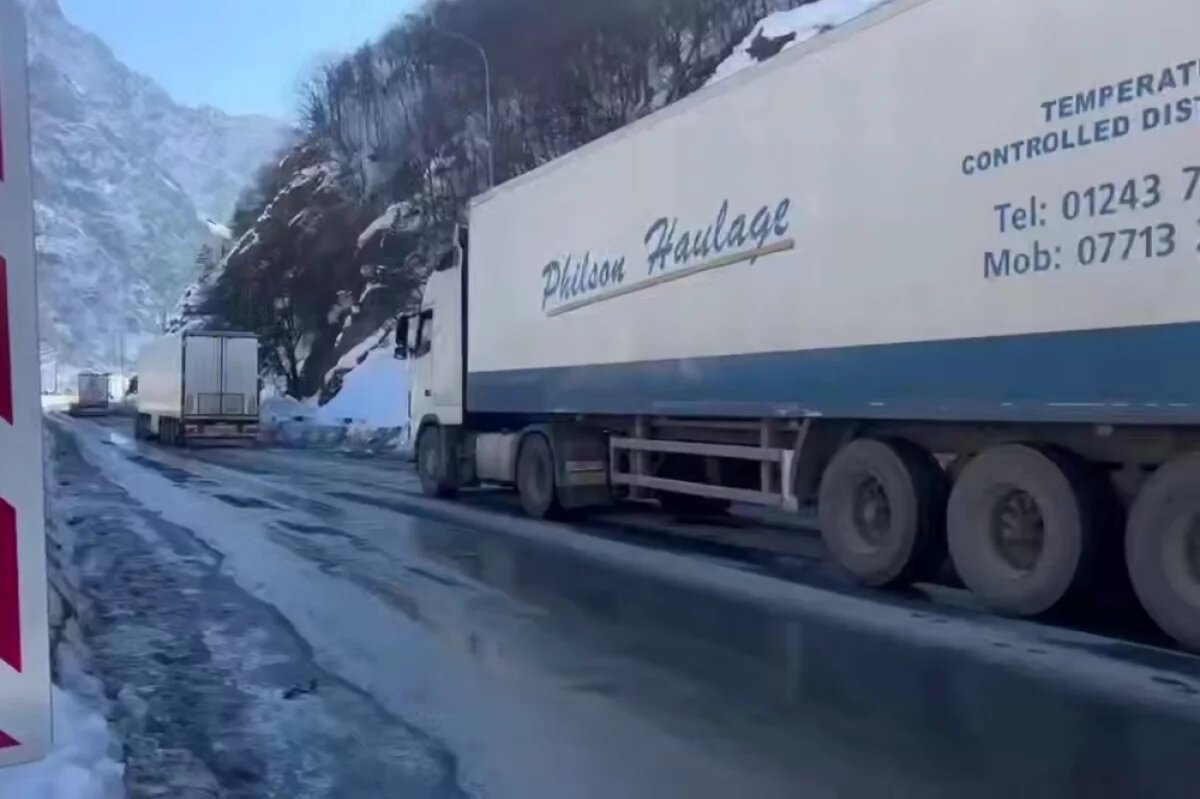    В электронной очереди к 8 декабря было зарегистрировано 4600 грузовых автомобилей.