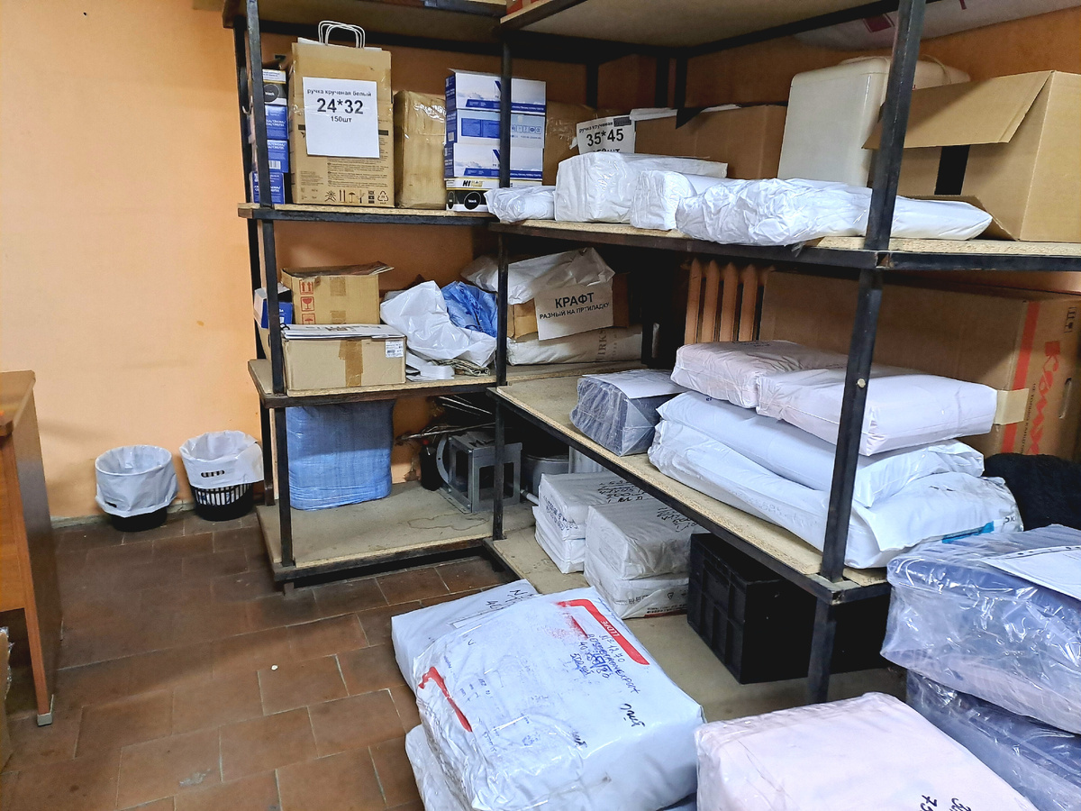 Где-то на этих полках мой заказ.