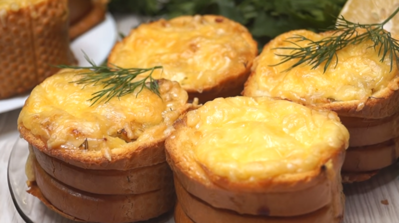 Пирожки "Ленивая жена", готовятся без муки, получаются сочные с нежной начинкой внутри