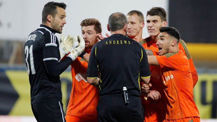 ...Та самая истерика на судейские решения, приведшие к понижению в классе...