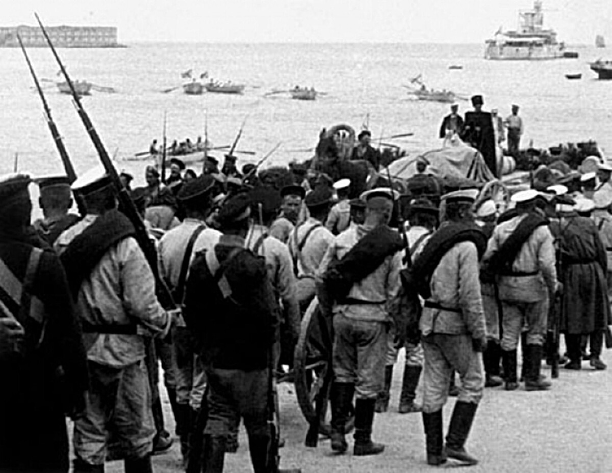 Солдаты и Черное море