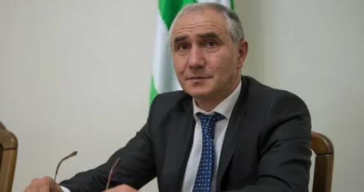  Исполняющий обязанности премьер-министра Абхазии Валерий Бганба Источник: Яндекс. Картинки